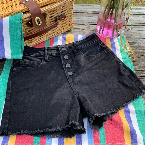 SALE 🍾🎖🥰HOST PICK Old Navy shorts🎉👖🥂 - Picture 2 of 6